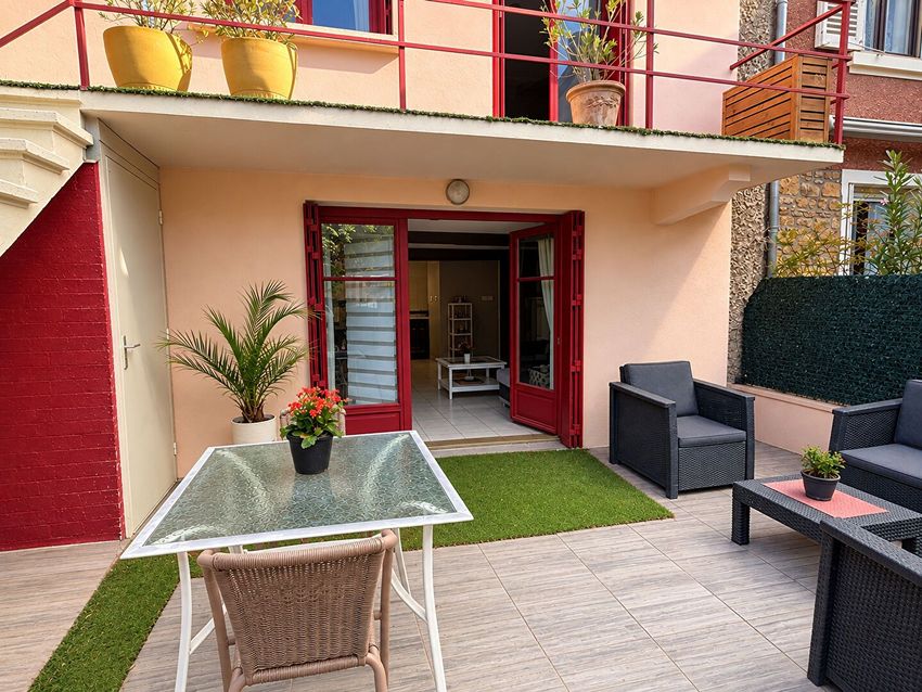Image Terrasse à  maison de village de Châtillon