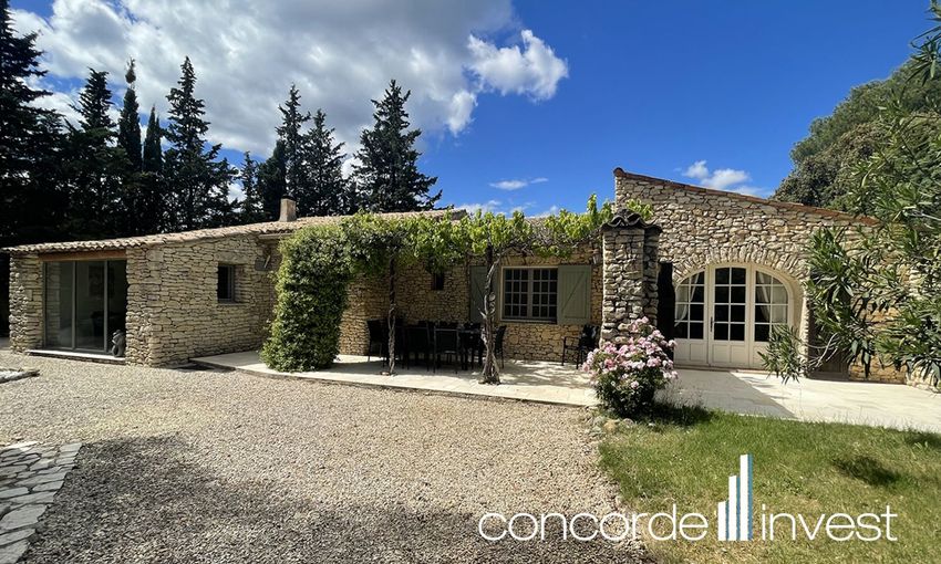 Image Façade à  manoir de Lauris