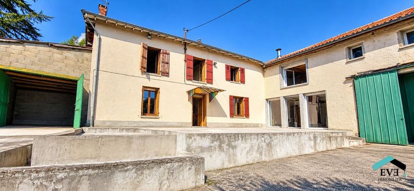 Image Façade à  maison individuelle de La Chapelle-de-Surieu
