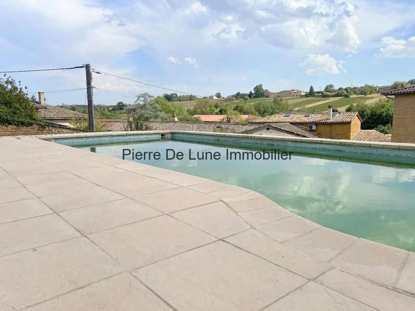 Image Piscine à terrain de Porte des Pierres Dorées