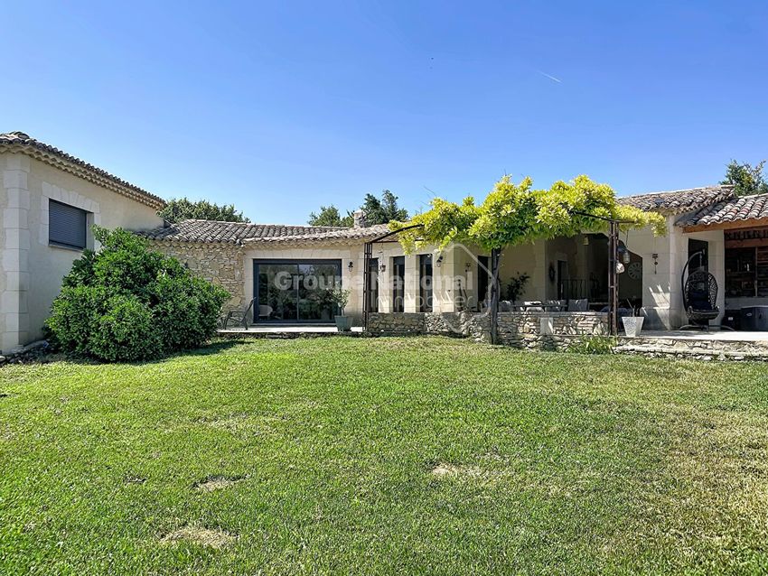 Image Façade à  maison individuelle de Sainte-Cécile-les-Vignes