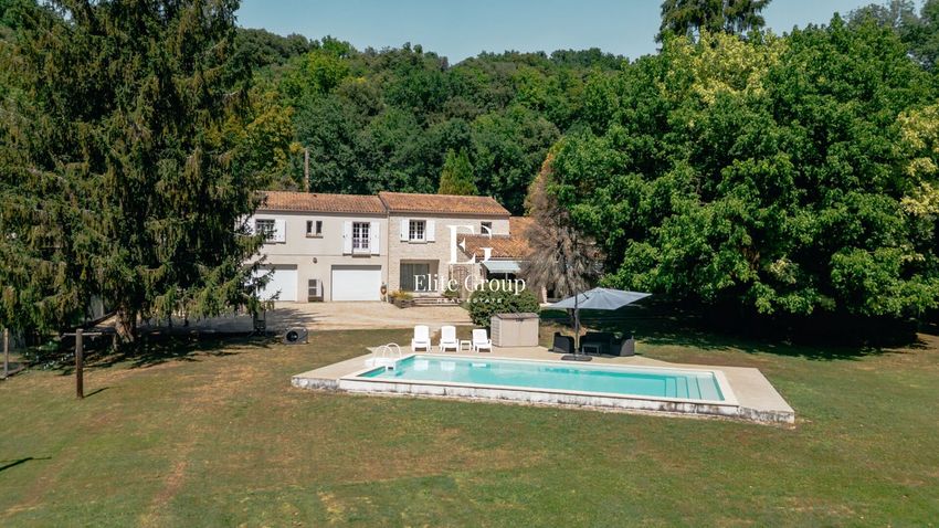 Image Piscine à  maison individuelle de Puymoyen