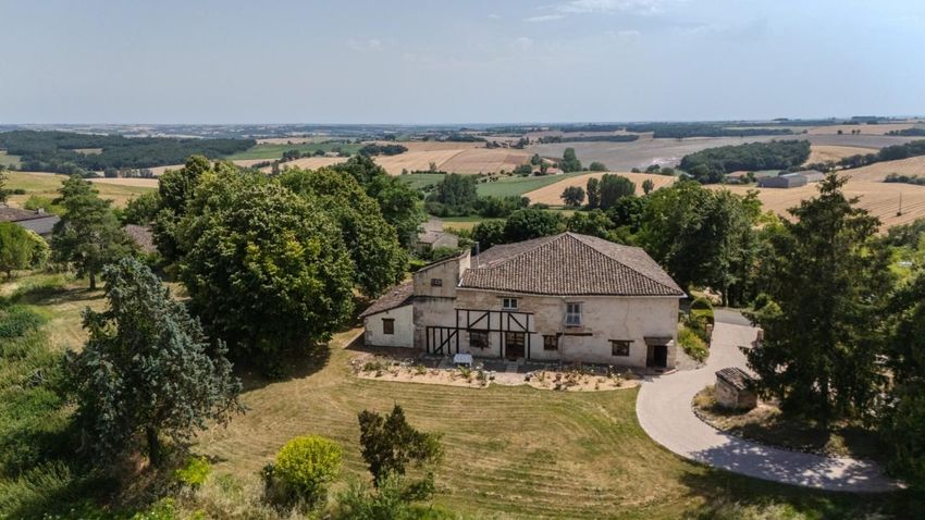 Image Façade à  maison de village de Lamothe-Cumont