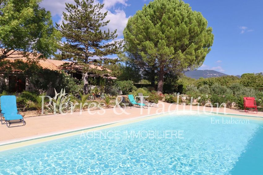 Image Piscine à  maison individuelle de Saint-Saturnin-lès-Apt