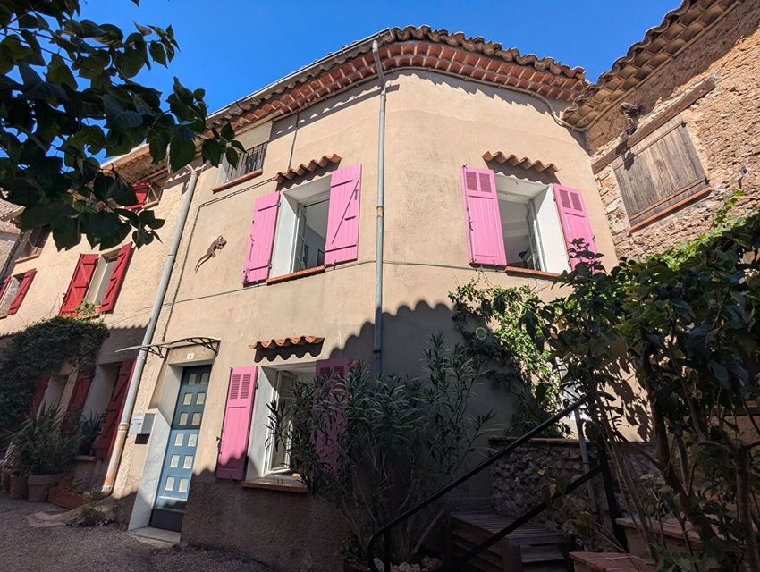 Image Façade à  maison de village de Sillans-la-Cascade