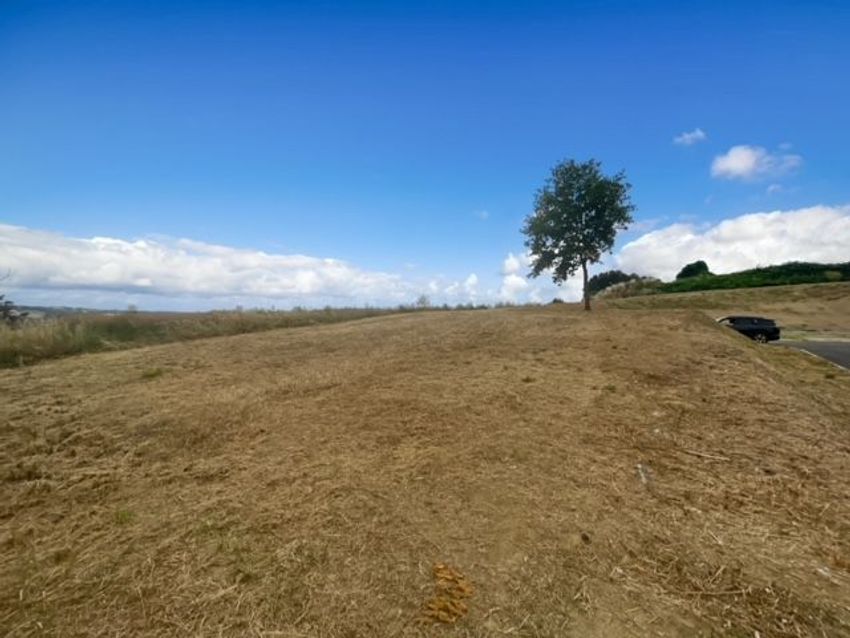 Image Vue à terrain de Montcabrier