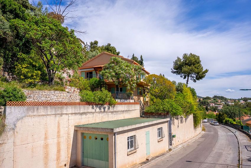 Image Façade à  villa de La Garde