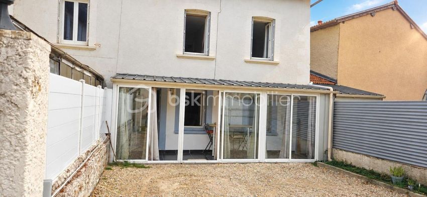Image Façade à  maison de village de Marcilloles