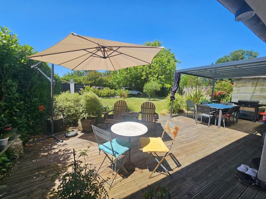 Image Terrasse à  propriété agricole de Chenac-Saint-Seurin-d'Uzet