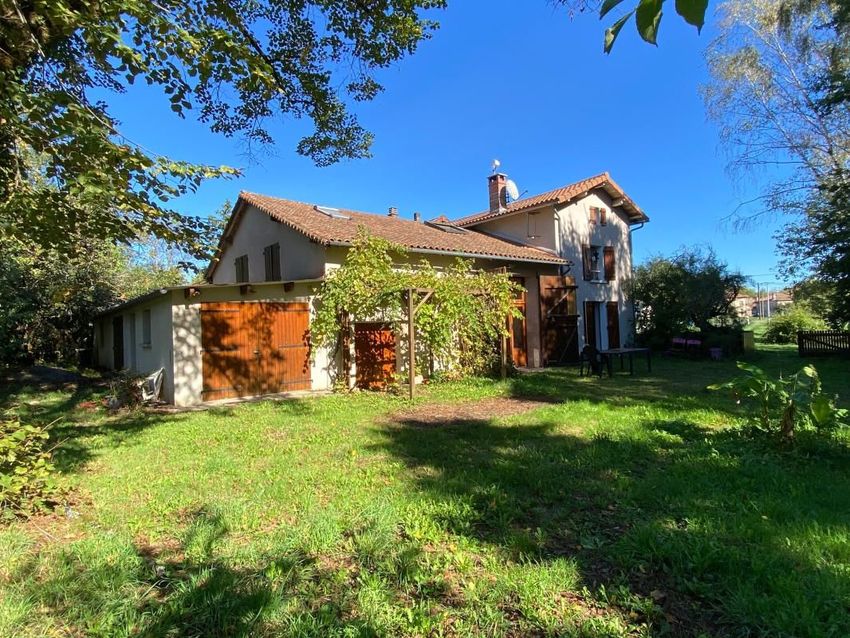 Image Façade à  propriété agricole de Peyrilhac