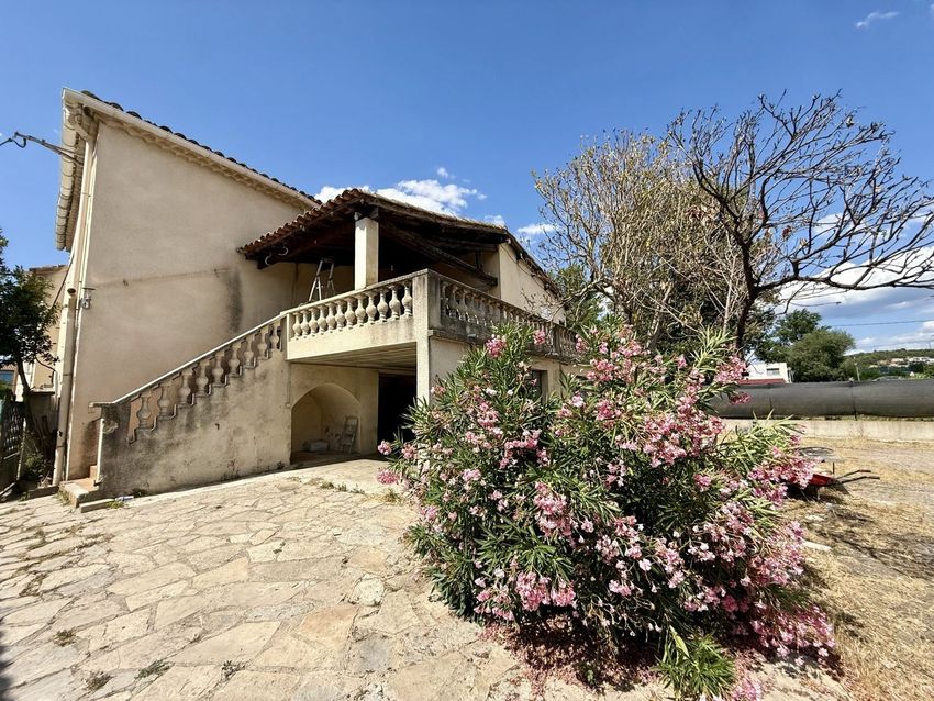 Image Façade à  maison individuelle de Saint-Privat-des-Vieux