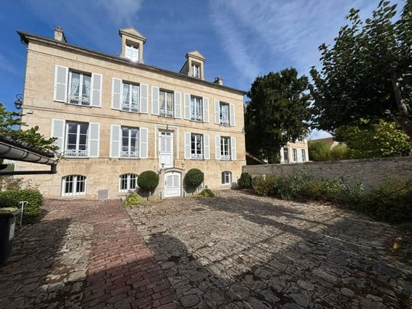 Image Façade à  propriété agricole de Chantilly