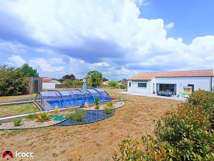 Image Piscine à  maison individuelle de Château-Guibert