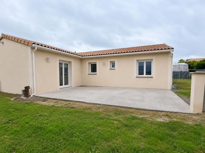 Image Façade à  maison individuelle de Terres-de-Haute-Charente