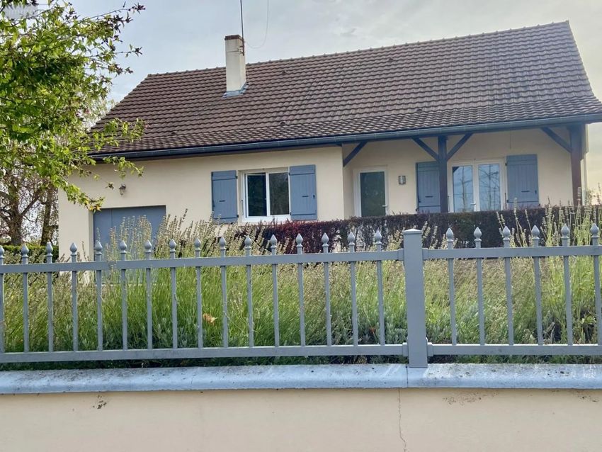 Image Façade à  maison individuelle de Mervans