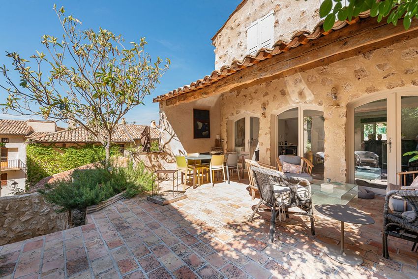 Image Façade à  maison individuelle de Moustiers-Sainte-Marie