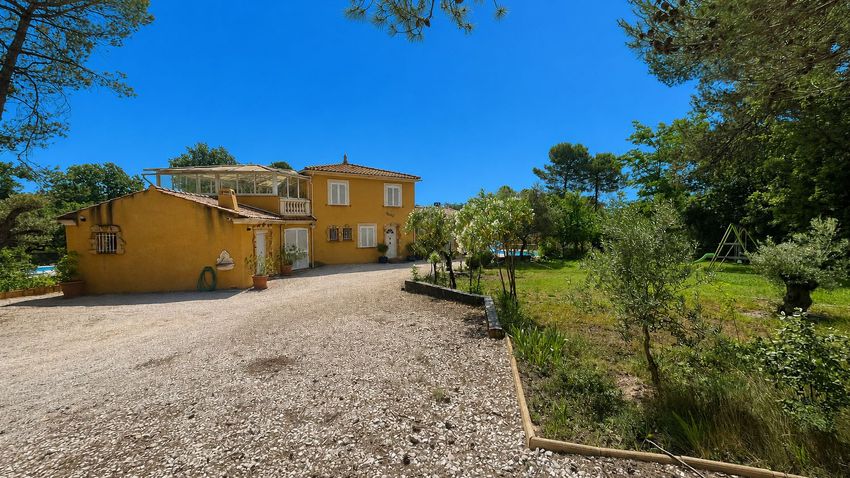 Image Façade à  maison individuelle de Saint-Maximin-la-Sainte-Baume