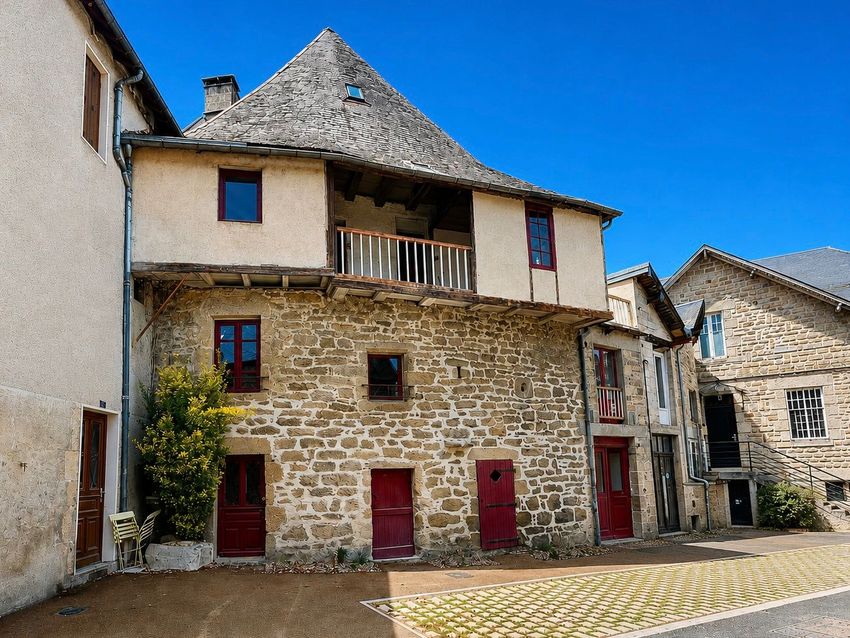 Image Façade à  maison mitoyenne de Treignac