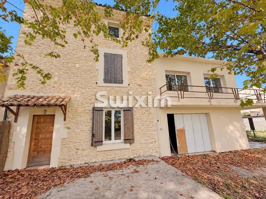 Image Façade à  maison de village de Caderousse