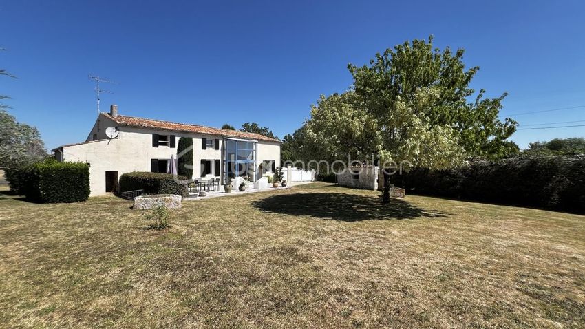 Image Façade à  maison individuelle de Balanzac