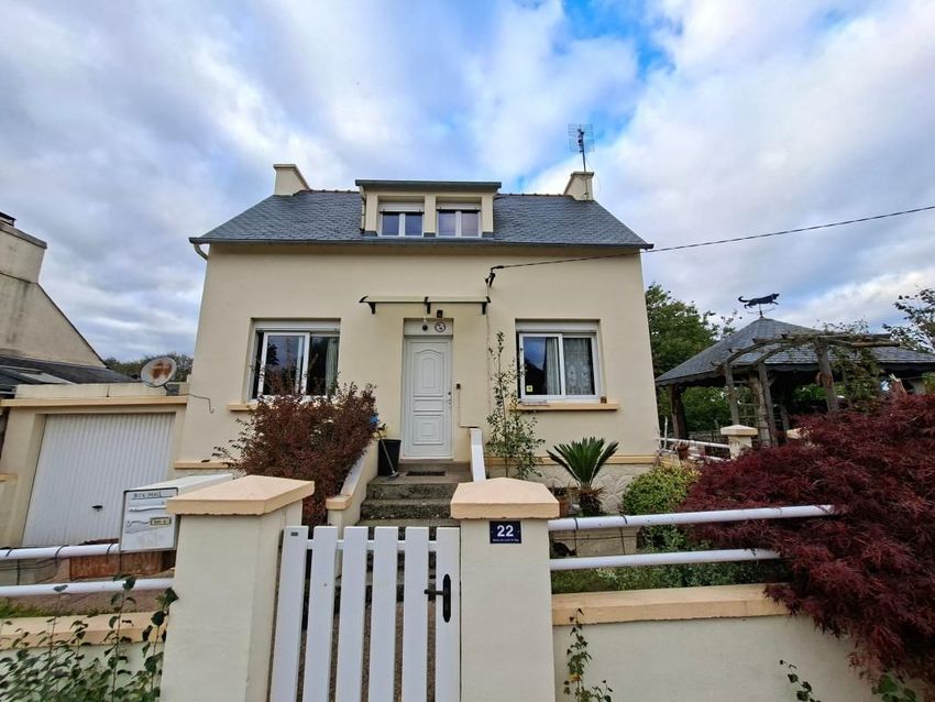 Image Façade à  maison individuelle de Saint-Hernin