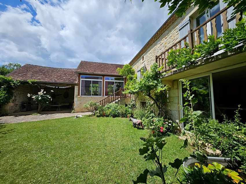 Image Façade à  maison individuelle de Cubjac-Auvézère-Val d'Ans