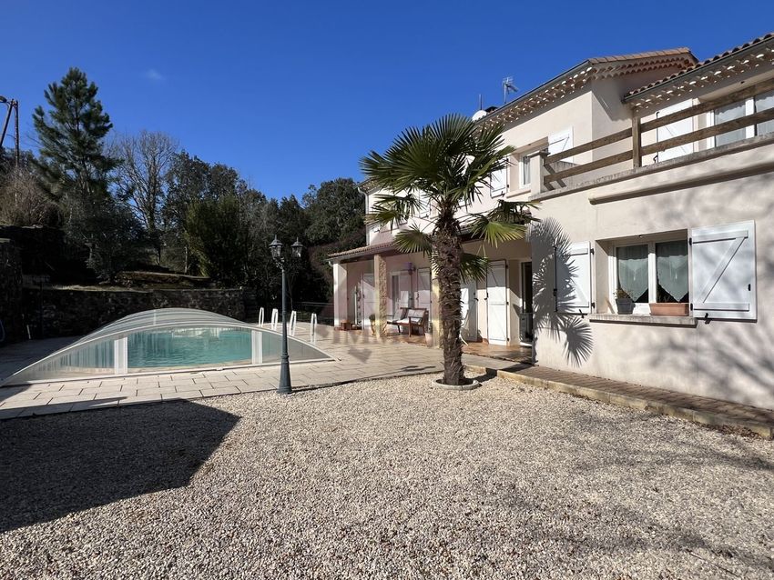 Image Façade à  villa de Molières-sur-Cèze