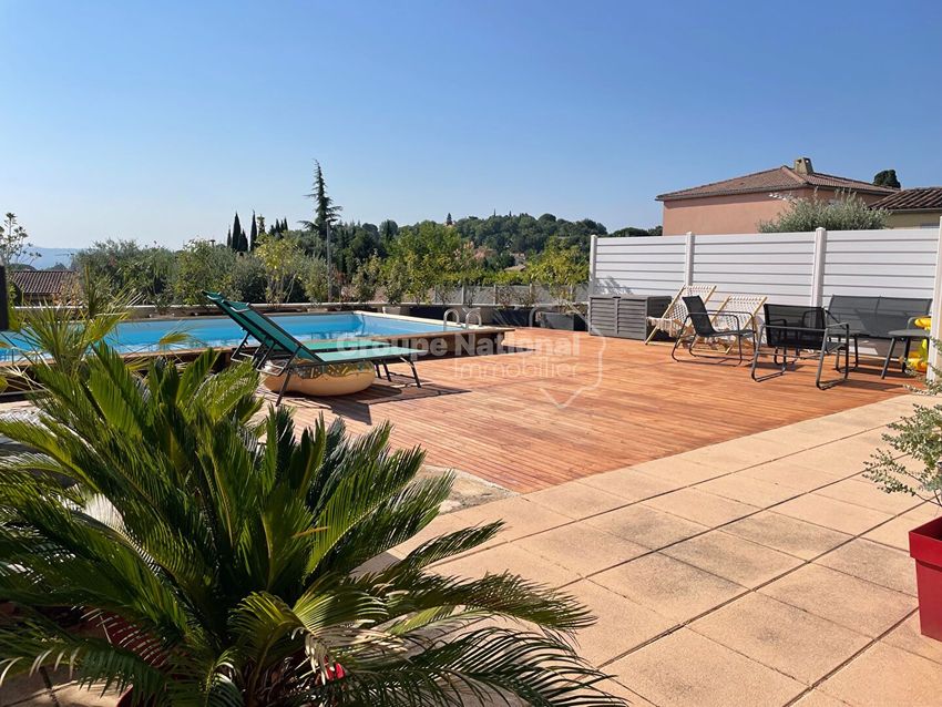 Image Piscine à  maison individuelle de Pierrevert