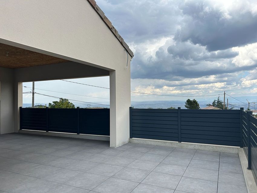 Image Terrasse à  maison individuelle de Saint-Romain-de-Lerps