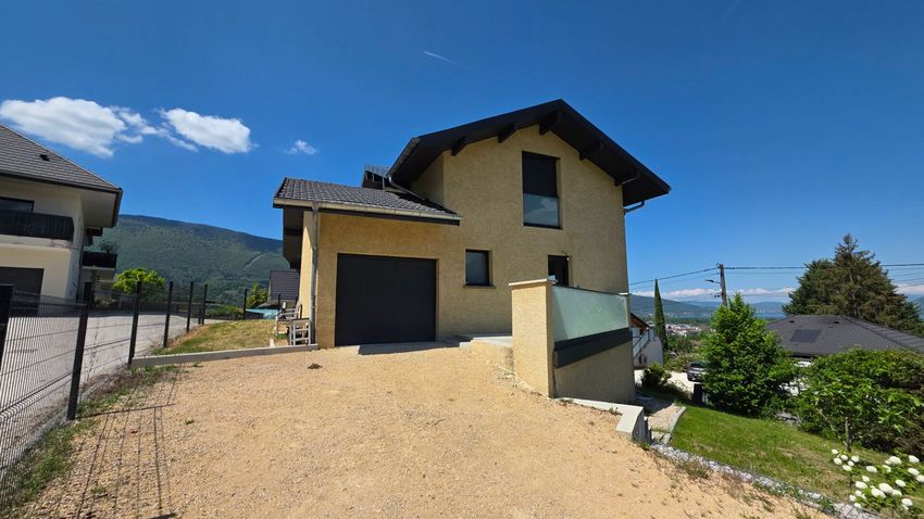 Image Façade à  villa de Saint-Jorioz