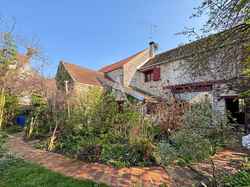 Image Façade à  maison mitoyenne de Janville-sur-Juine