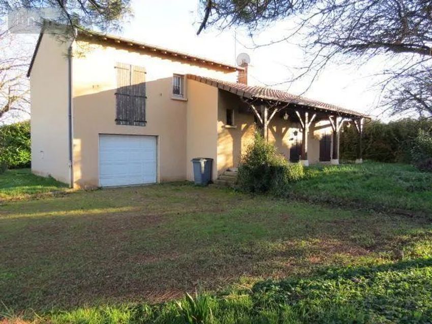 Image Façade à  villa de Sancé