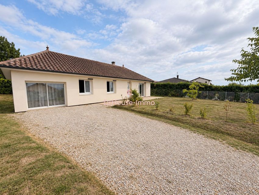 Image Façade à  villa de Jassans-Riottier