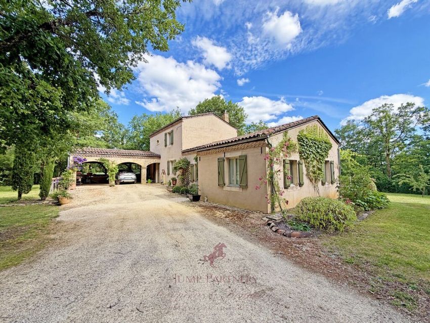 Image Façade à  propriété agricole de Val de Louyre et Caudeau