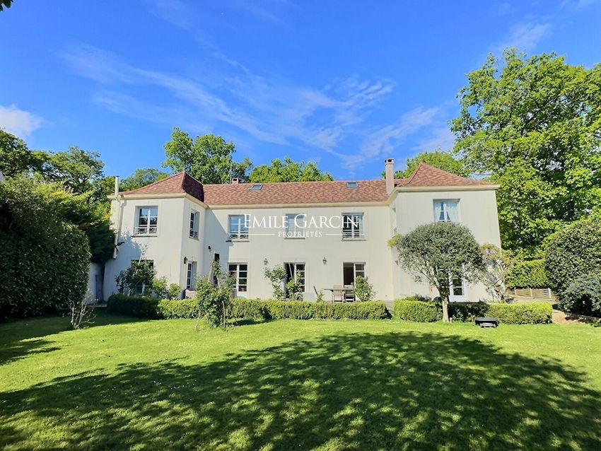 Image Façade à  manoir de Saint-Nom-la-Bretèche