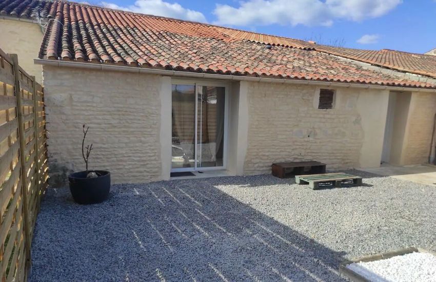 Image Façade à  maison mitoyenne de Courçon