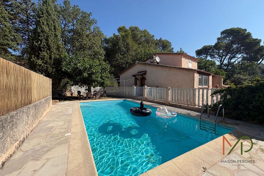 Image Piscine à  villa de Figanières