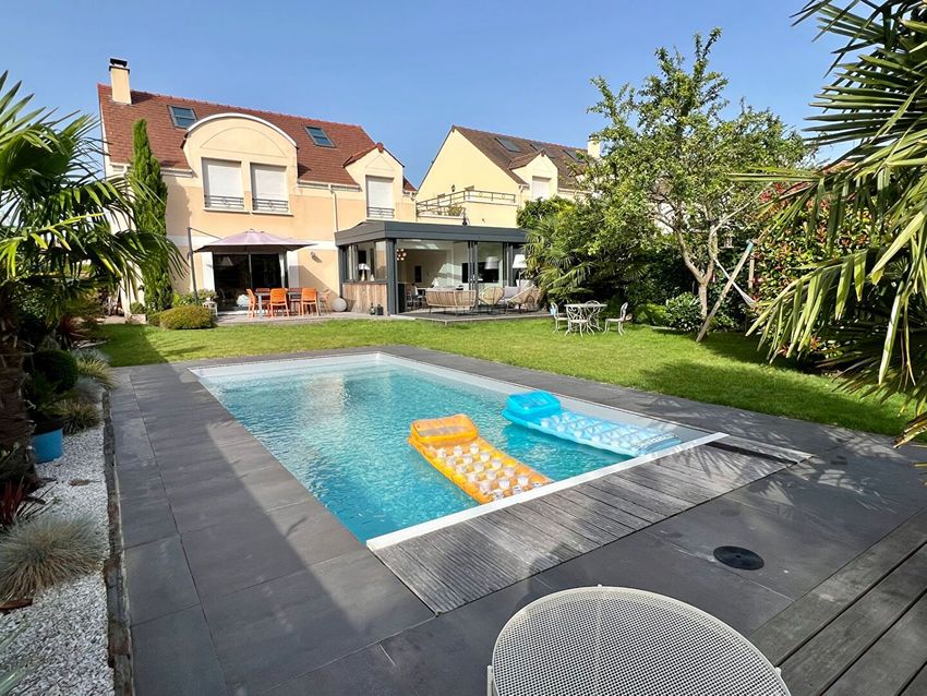 Image Piscine à  maison individuelle de Villepreux