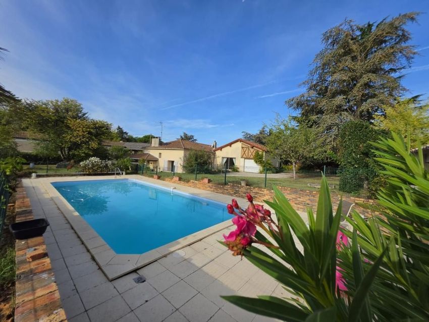 Image Piscine à  maison individuelle de Lamothe-Landerron