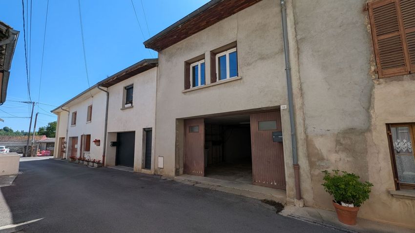 Image Façade à  maison mitoyenne de Cousance