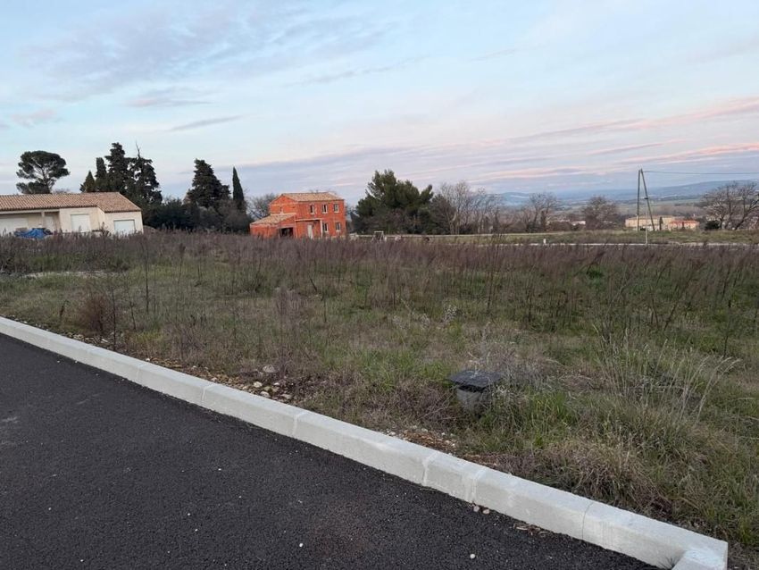 Image Vue à terrain de Bourg-Saint-Andéol