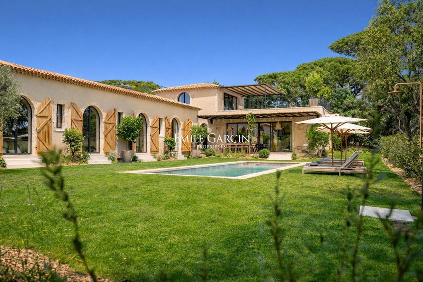 Image Façade à  manoir de Ramatuelle
