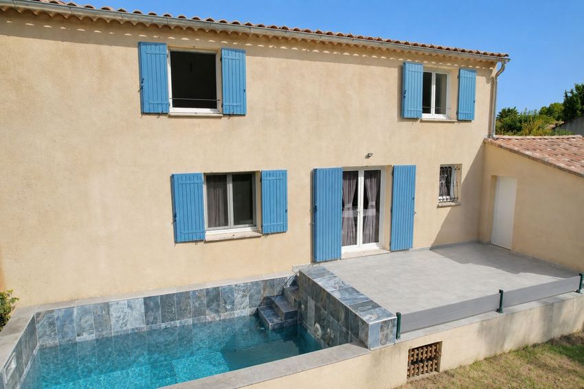 Image Piscine à  maison mitoyenne de Loriol-du-Comtat