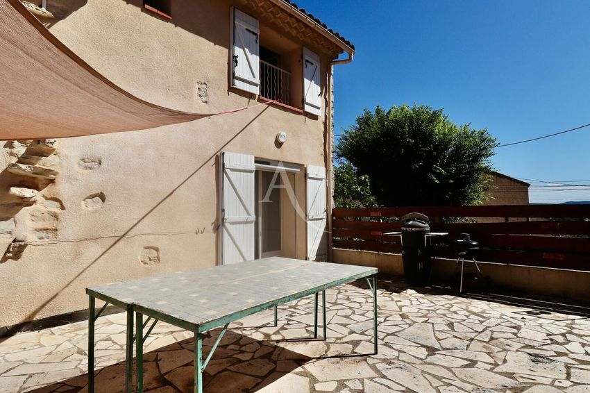 Image Façade à  maison de village de Ginasservis