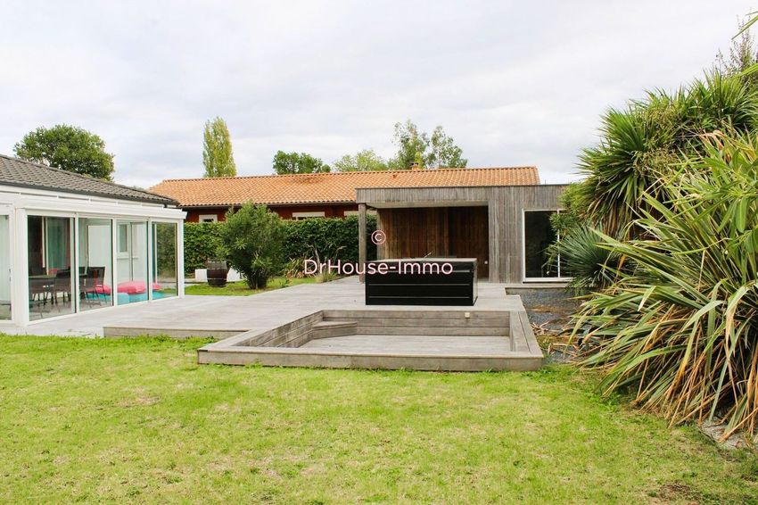 Image Façade à  villa de Cambes