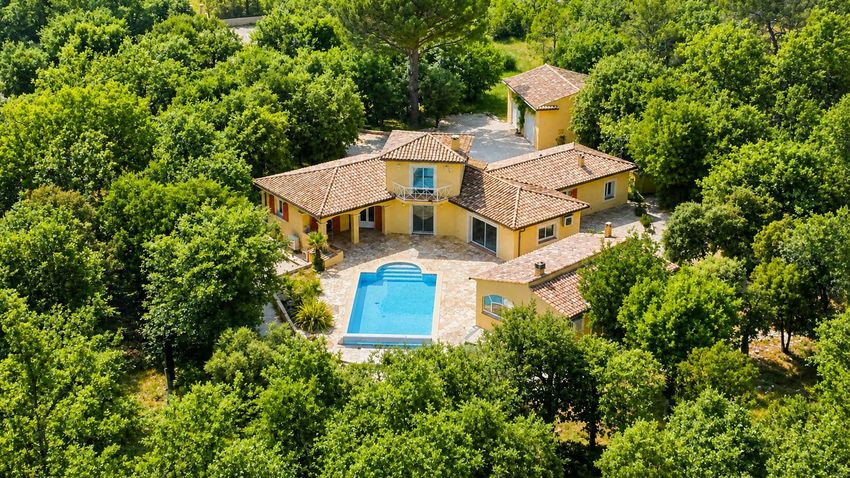 Image Piscine à  maison individuelle de Méounes-lès-Montrieux
