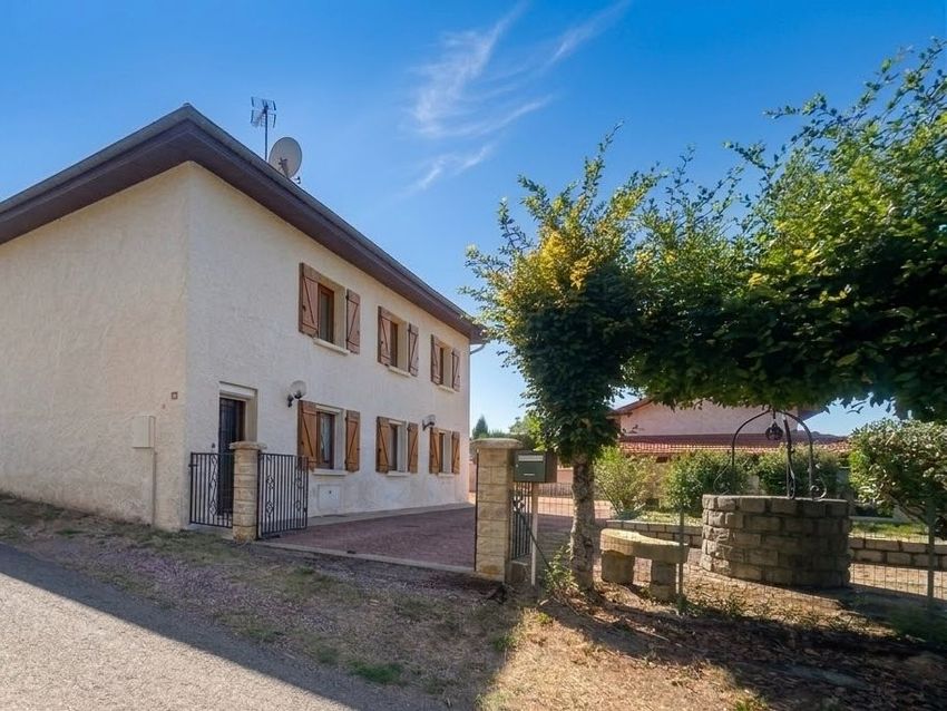 Image Façade à  maison individuelle de Saint-Hilaire-sous-Charlieu