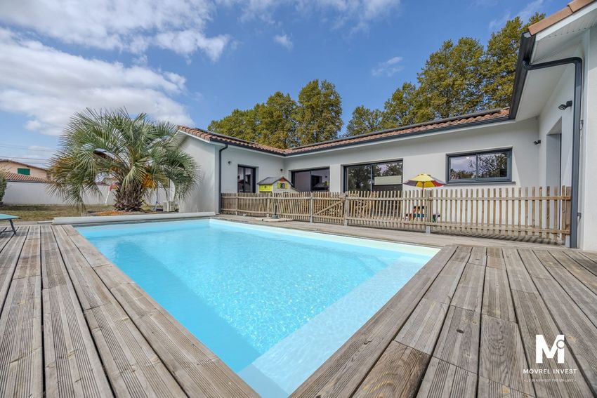 Image Piscine à  maison individuelle de Campagne