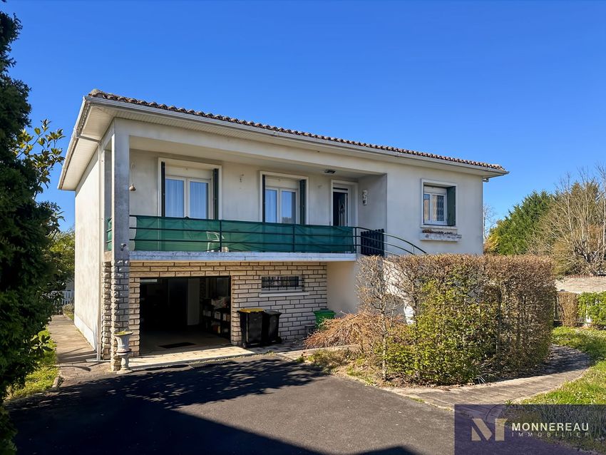 Image Façade à  maison individuelle de Barbezieux-Saint-Hilaire