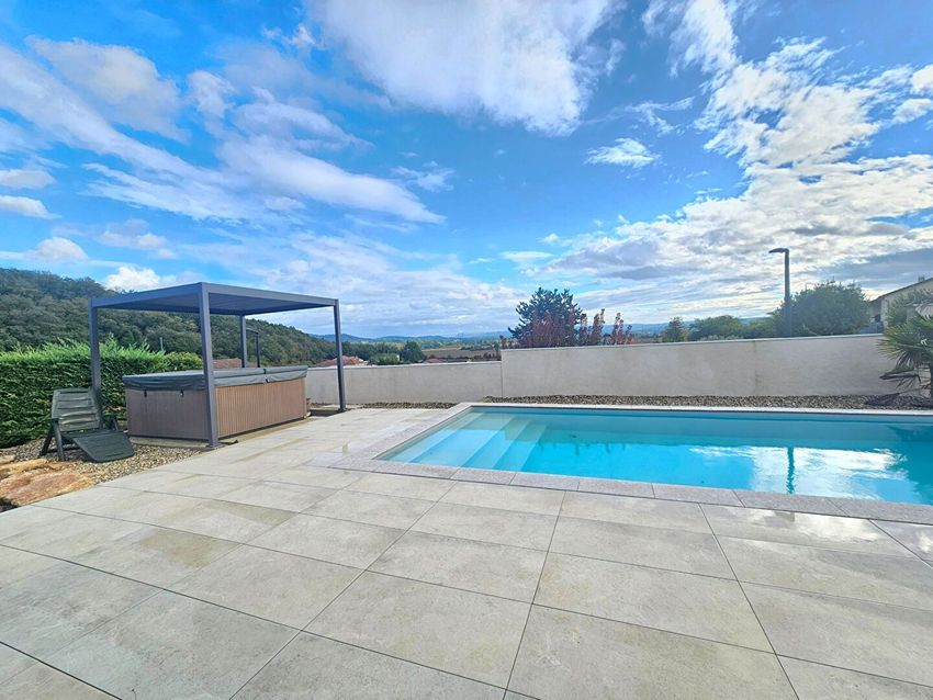 Image Piscine à  maison individuelle de Satolas-et-Bonce